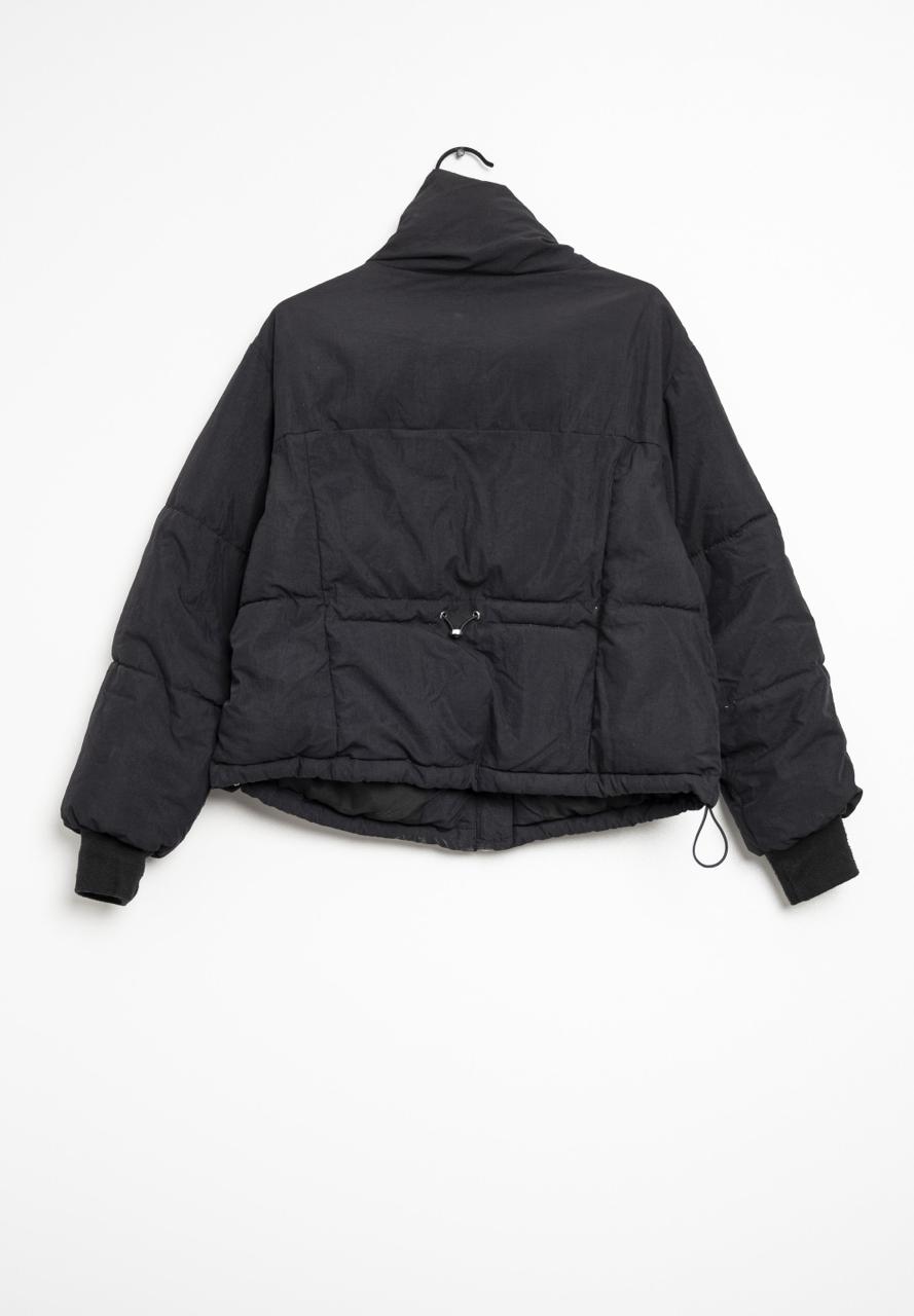 Bershka cropped puffer jacket – black