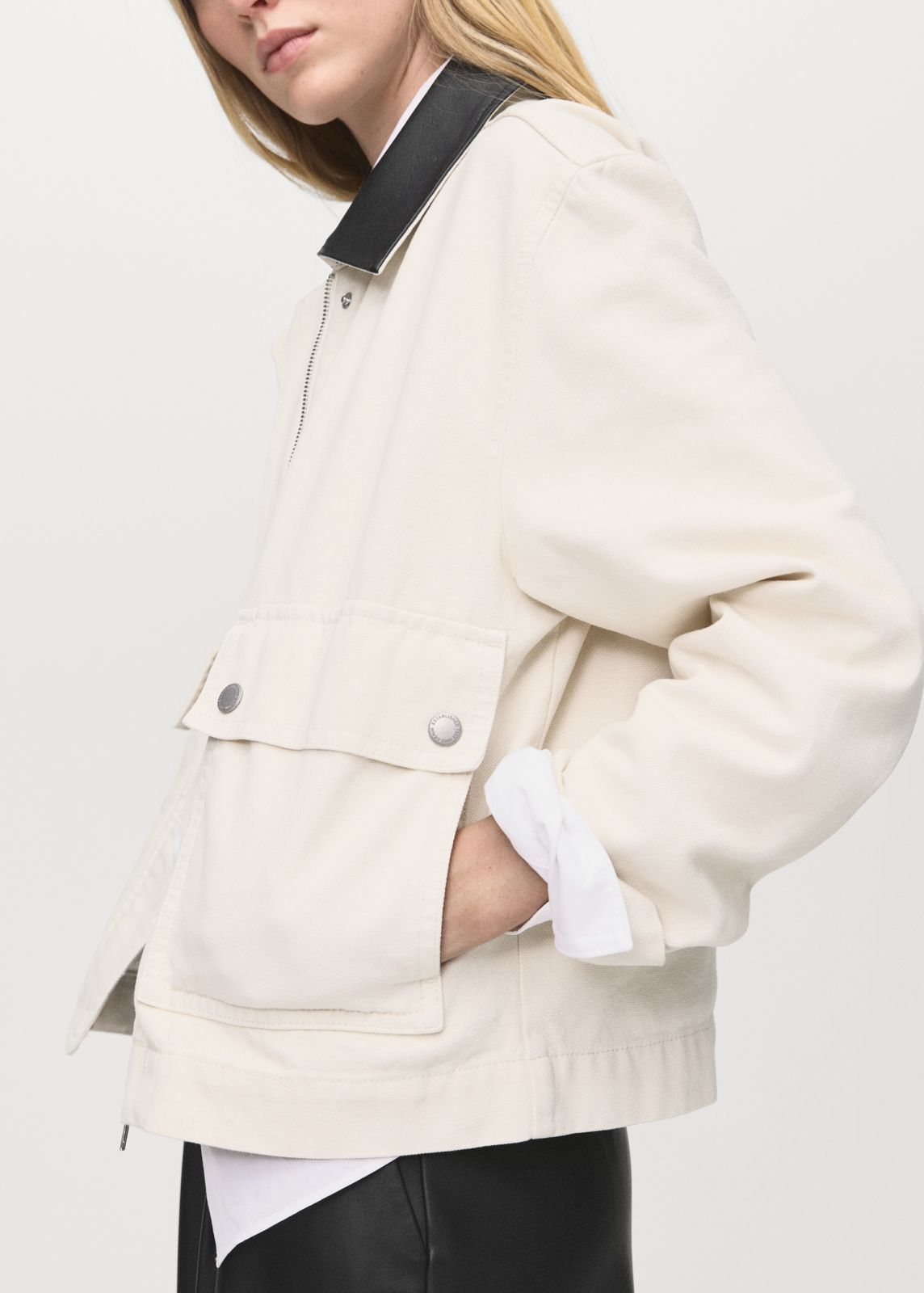 Mango Cropped Denim Jacket – Off-White with Contrast Collar