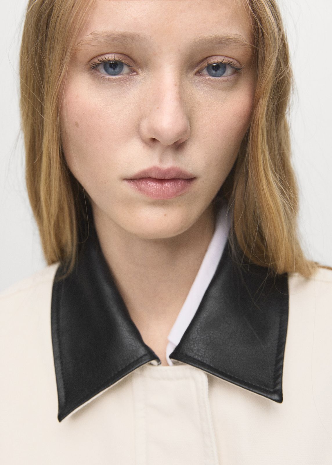 Mango Cropped Denim Jacket – Off-White with Contrast Collar