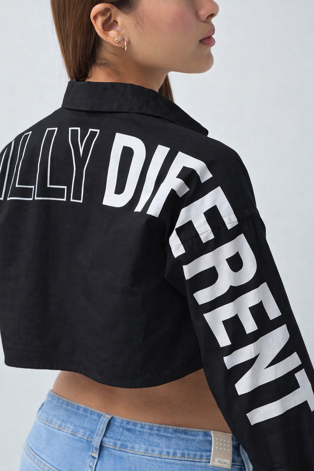 Women’s Cropped Graphic Shirt – Black